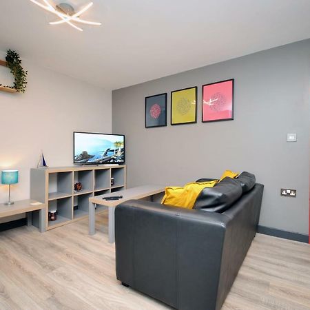 Stone'S Throw City Centre - Tv In Every Bedroom! Swansea Exteriér fotografie