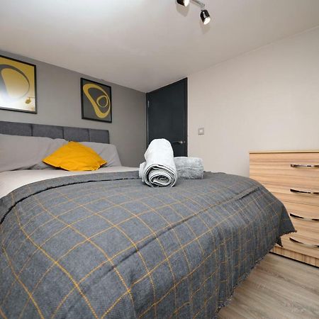 Stone'S Throw City Centre - Tv In Every Bedroom! Swansea Exteriér fotografie