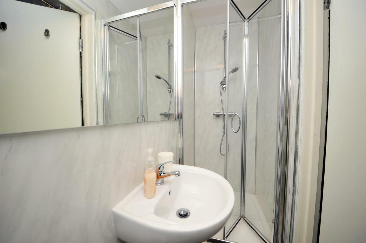 Stone'S Throw City Centre - Tv In Every Bedroom! Swansea Exteriér fotografie