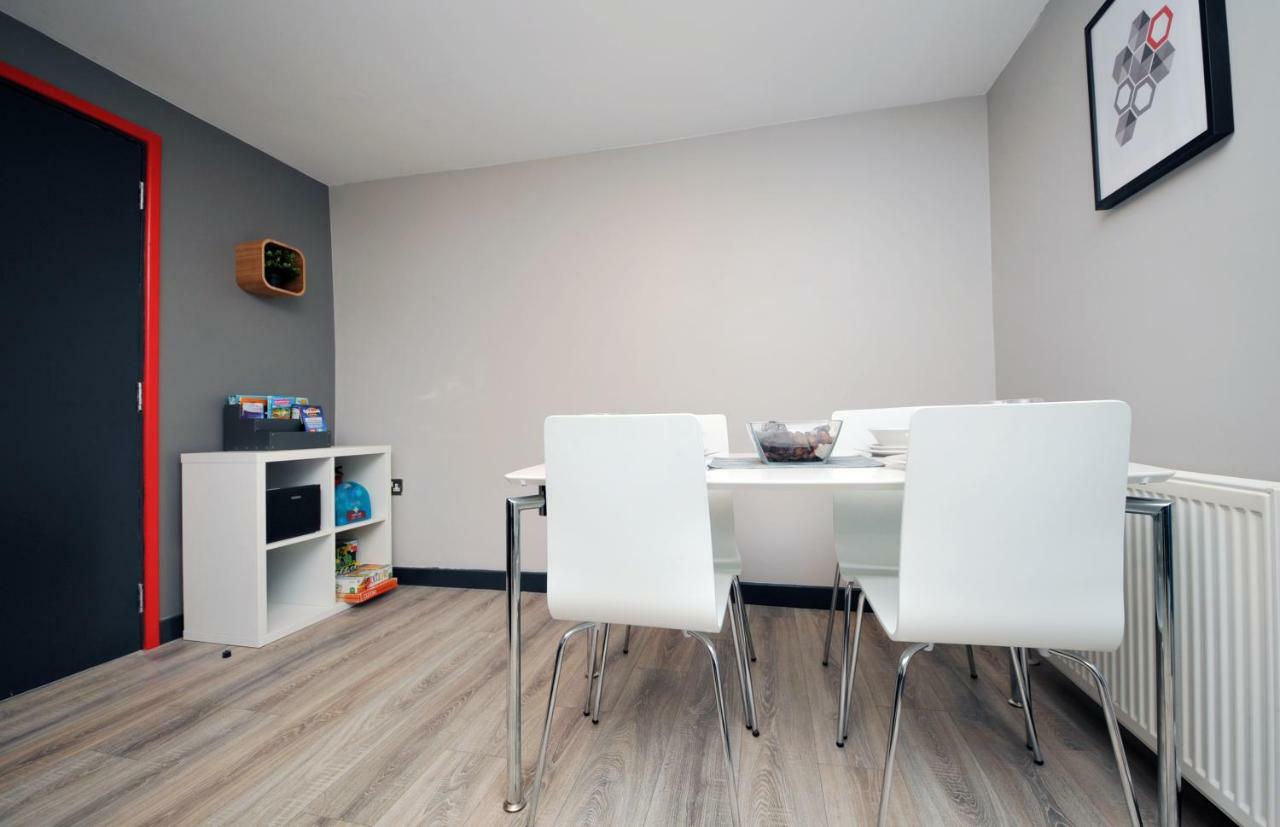 Stone'S Throw City Centre - Tv In Every Bedroom! Swansea Exteriér fotografie