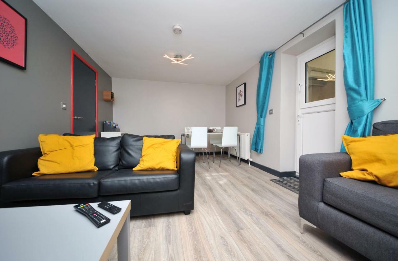 Stone'S Throw City Centre - Tv In Every Bedroom! Swansea Exteriér fotografie