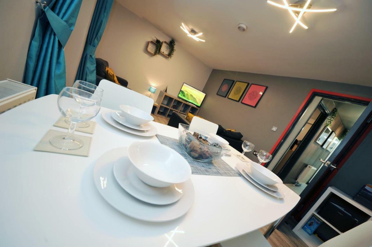 Stone'S Throw City Centre - Tv In Every Bedroom! Swansea Exteriér fotografie